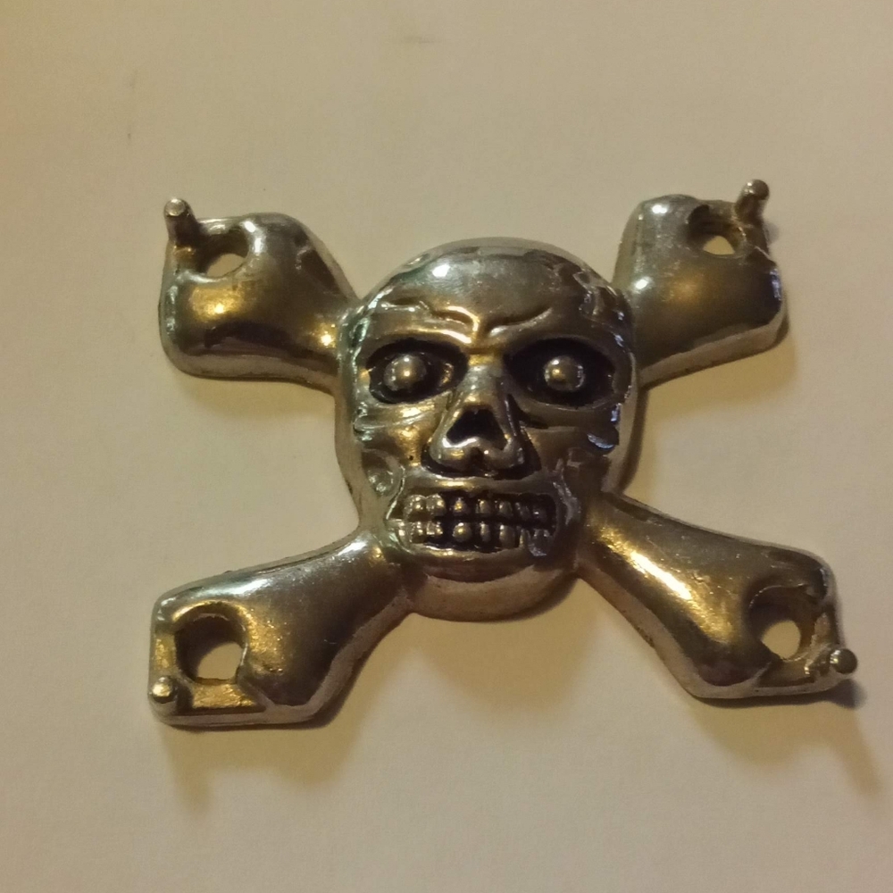 Skull and Crossbones Hat or Jacket Pin